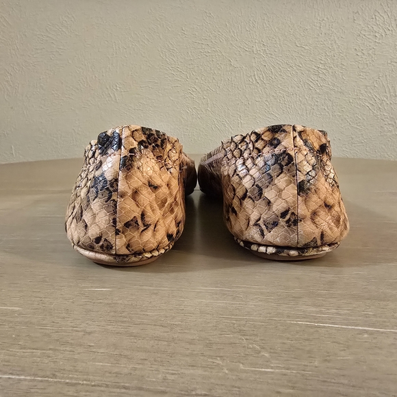 Stylish Women's Snakeskin Ballet Flats - Picture 9 of 10